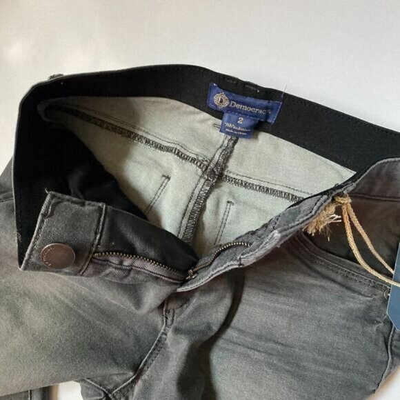 Democracy Women’s Cropped Barely Bootcut Jeans High Rise Size 2 Faded Black - Picture 13 of 16